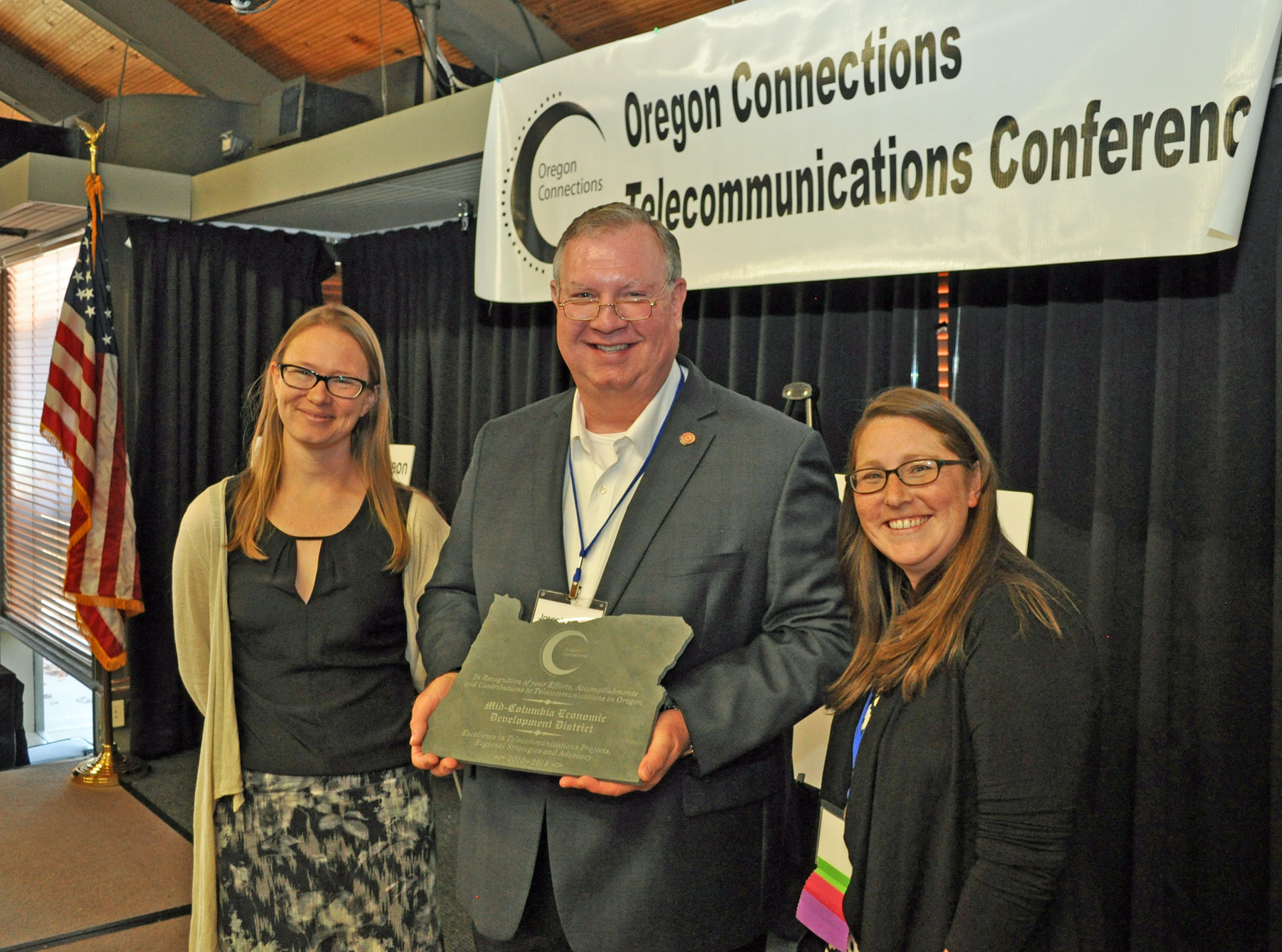 Amanda Hoey and Carrie Pipinich accept award for regional broadband strategies